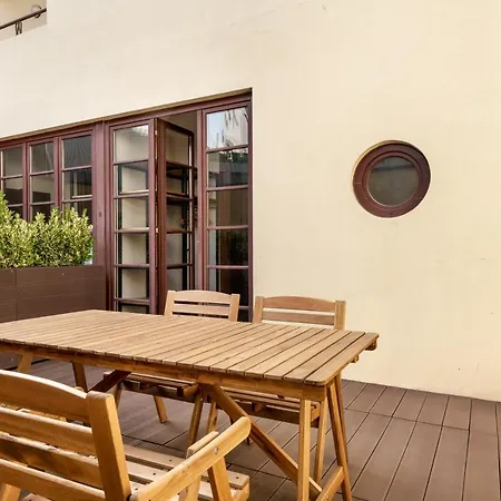 Rivoli Apartment *