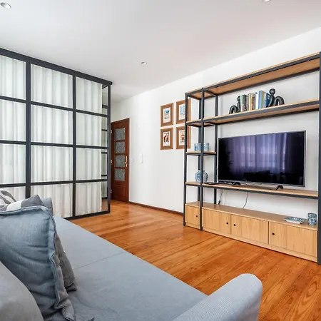 Rivoli Apartment *